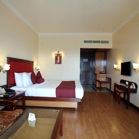 Thrissur Joys Palace Hotel מראה חיצוני תמונה