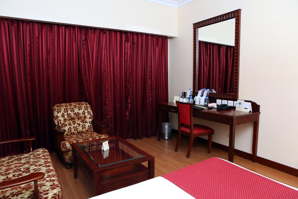 Thrissur Joys Palace Hotel מראה חיצוני תמונה