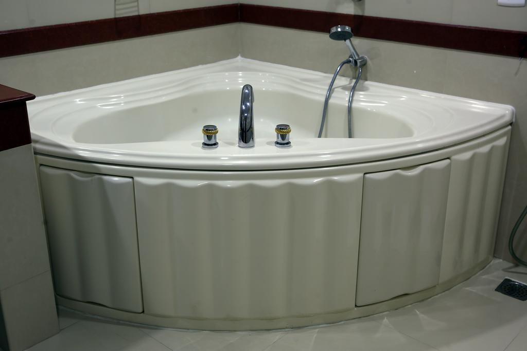 Thrissur Joys Palace Hotel מראה חיצוני תמונה