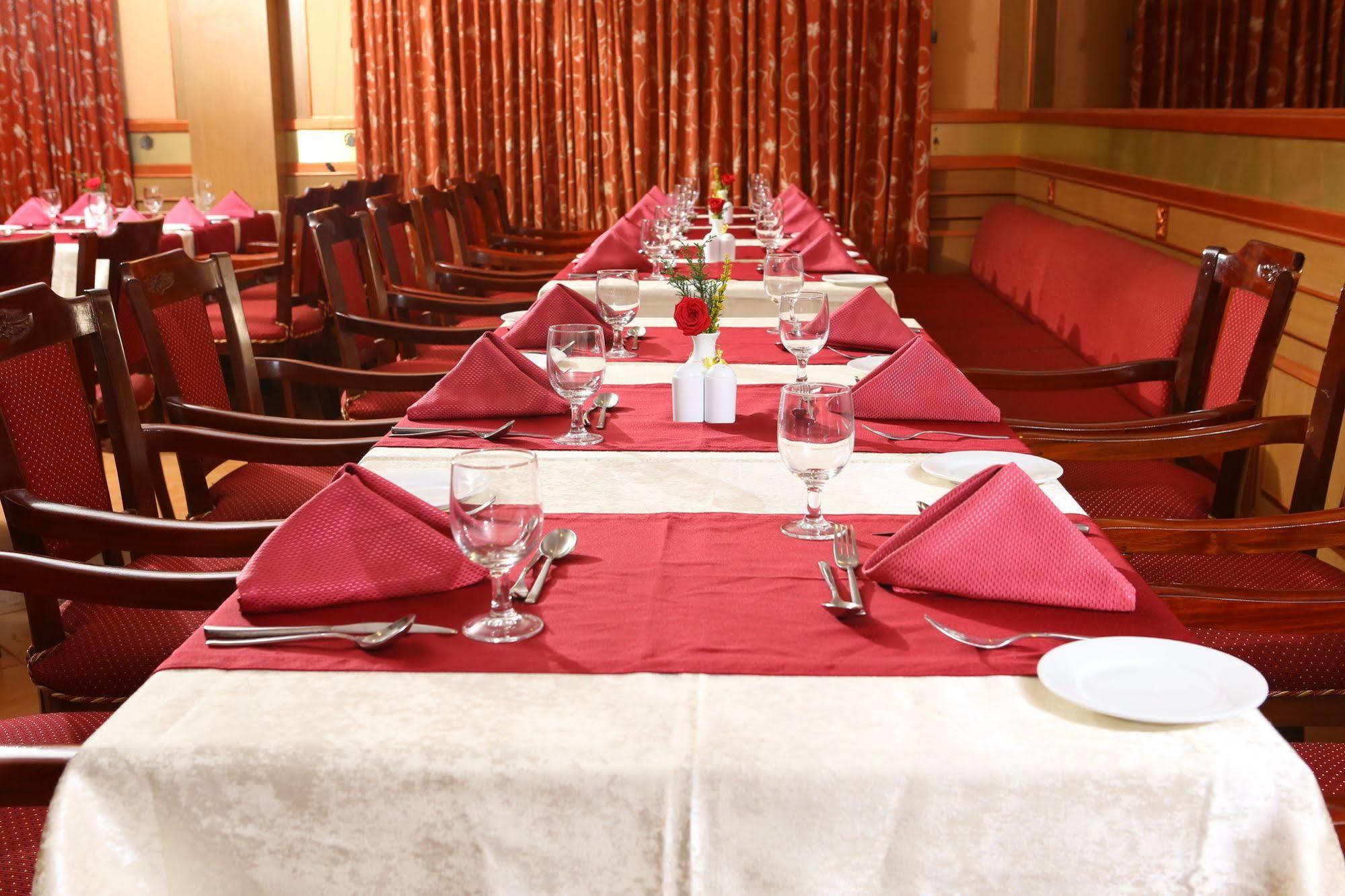 Thrissur Joys Palace Hotel מראה חיצוני תמונה