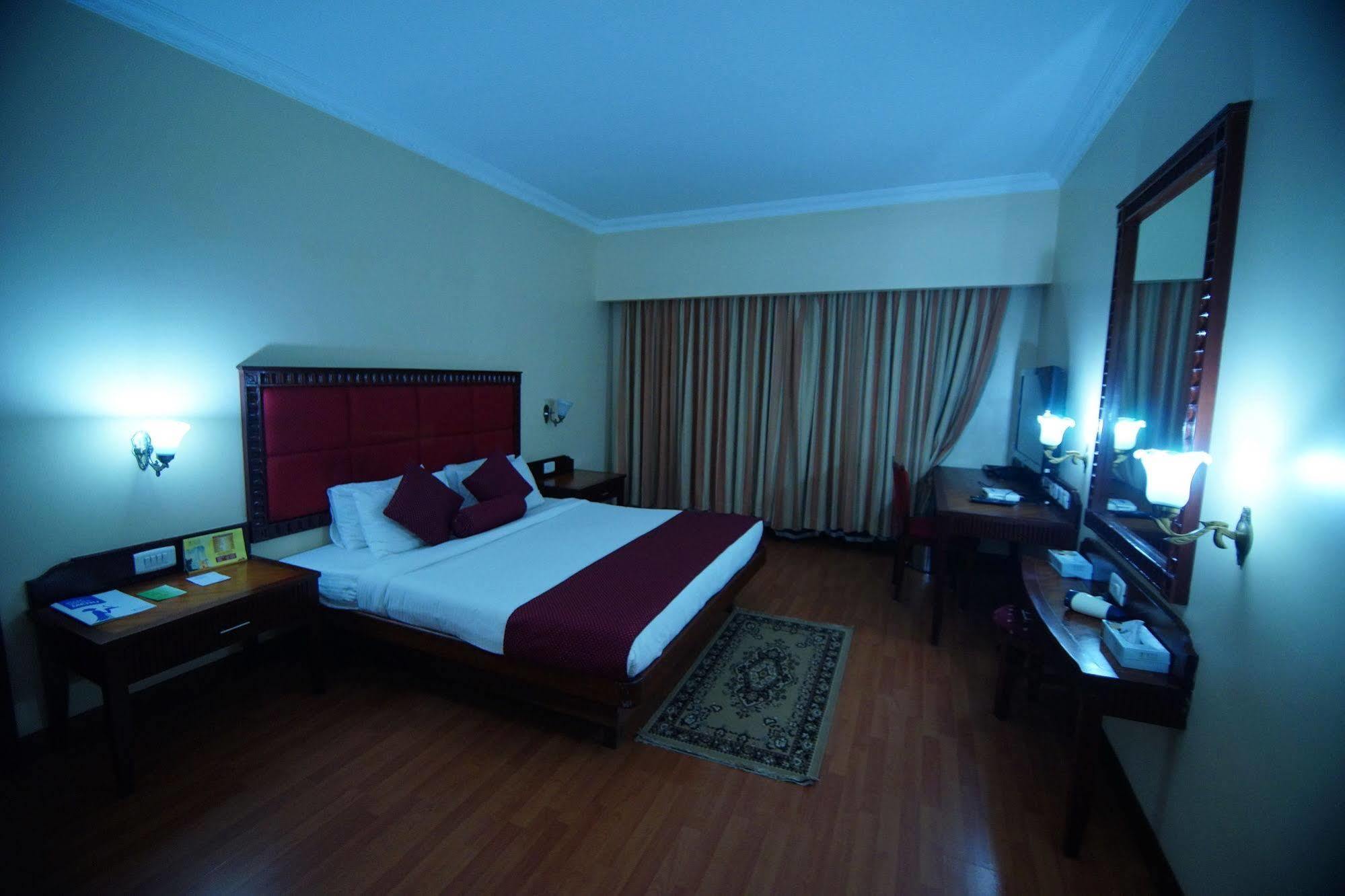 Thrissur Joys Palace Hotel מראה חיצוני תמונה