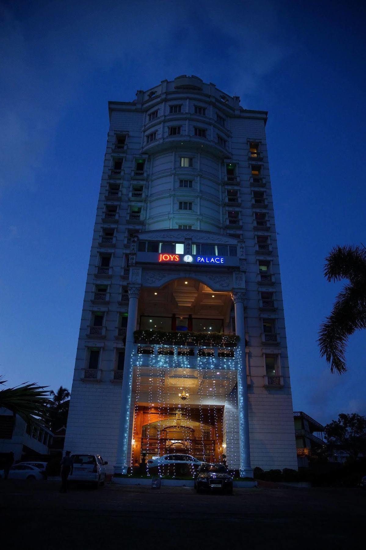 Thrissur Joys Palace Hotel מראה חיצוני תמונה