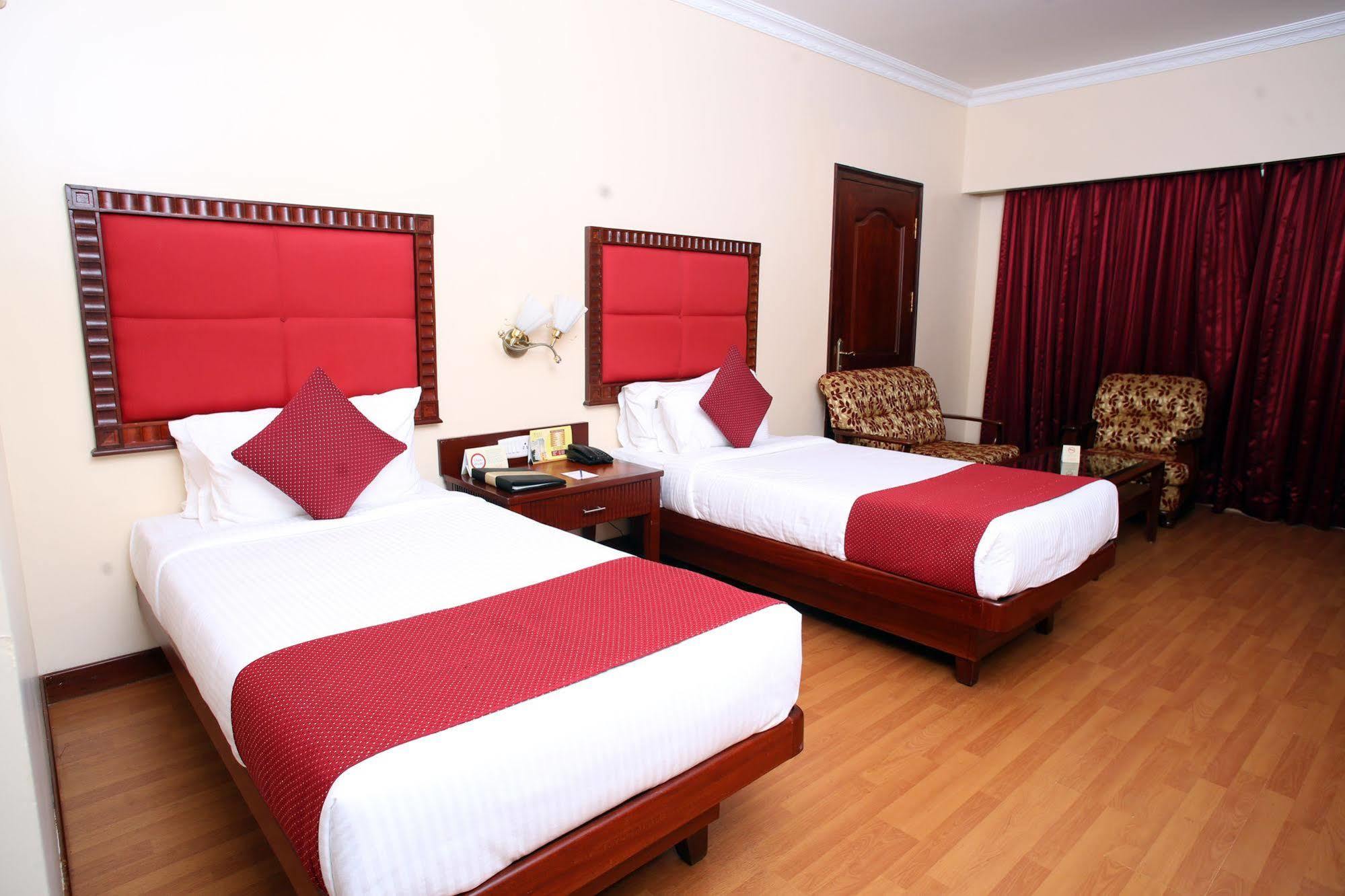 Thrissur Joys Palace Hotel מראה חיצוני תמונה