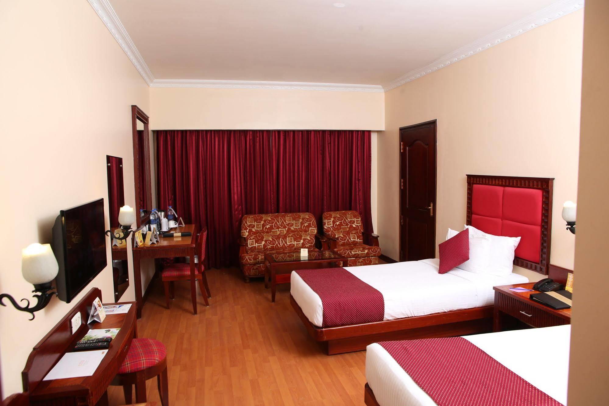Thrissur Joys Palace Hotel מראה חיצוני תמונה
