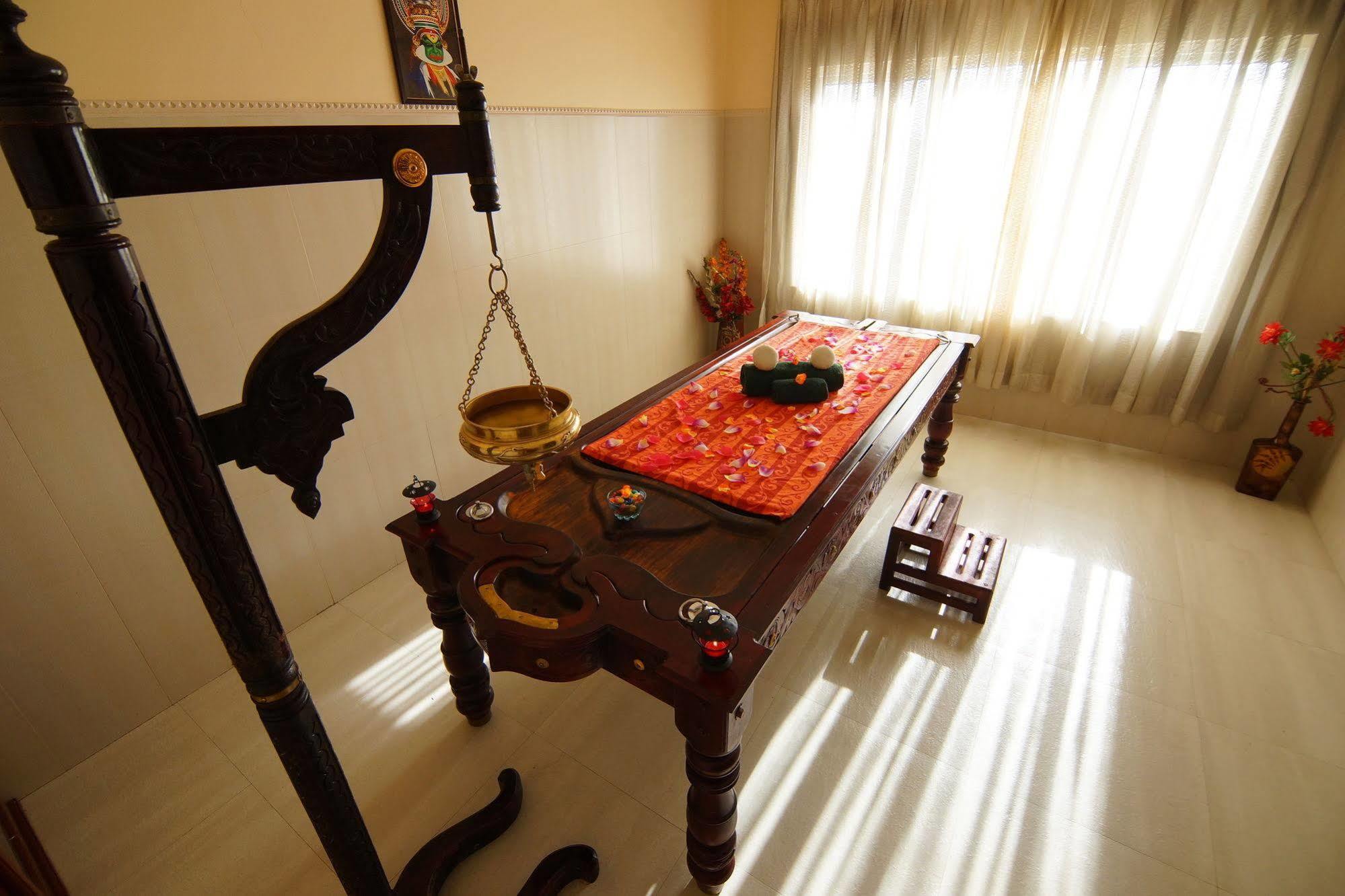 Thrissur Joys Palace Hotel מראה חיצוני תמונה