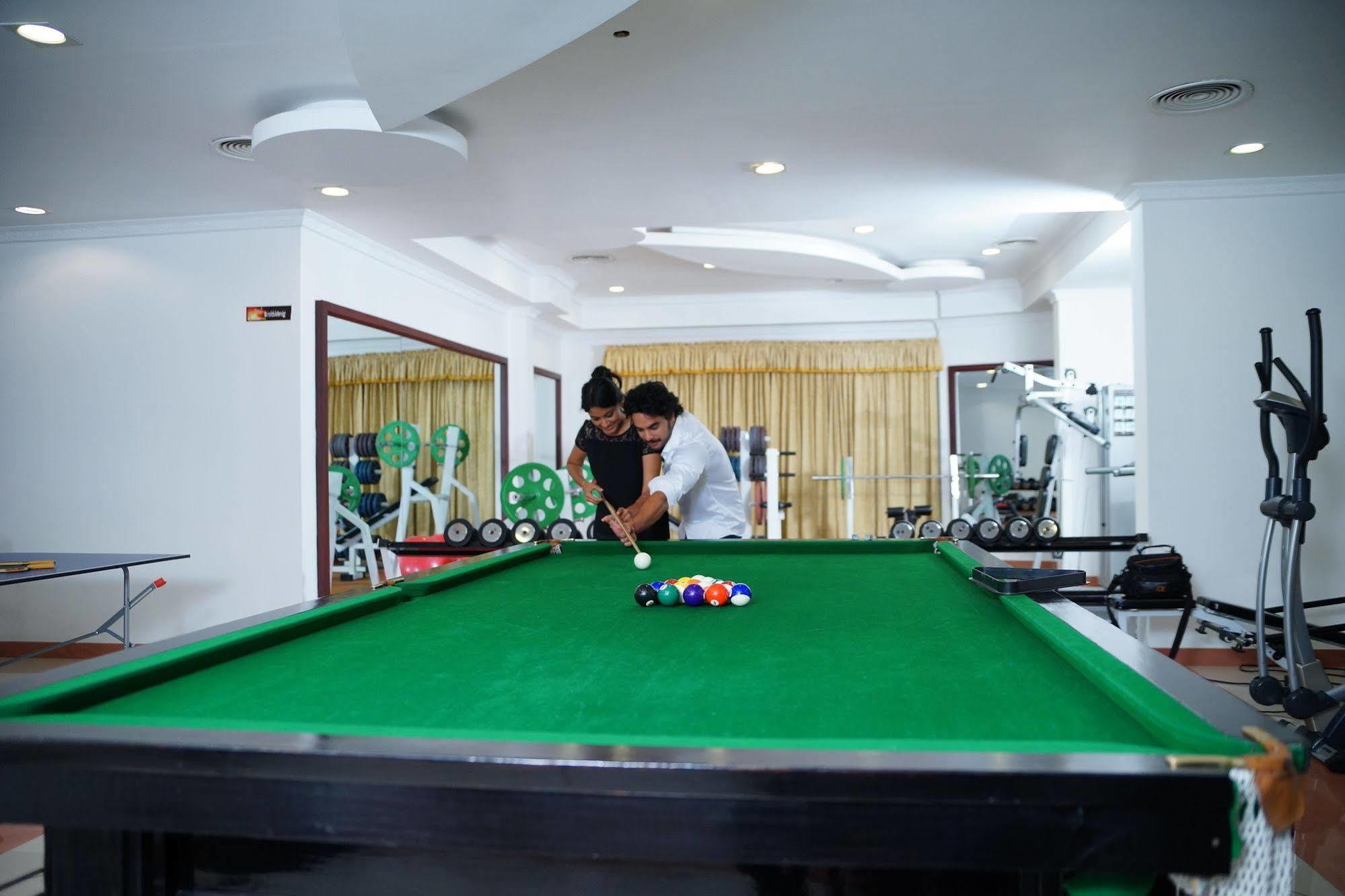 Thrissur Joys Palace Hotel מראה חיצוני תמונה