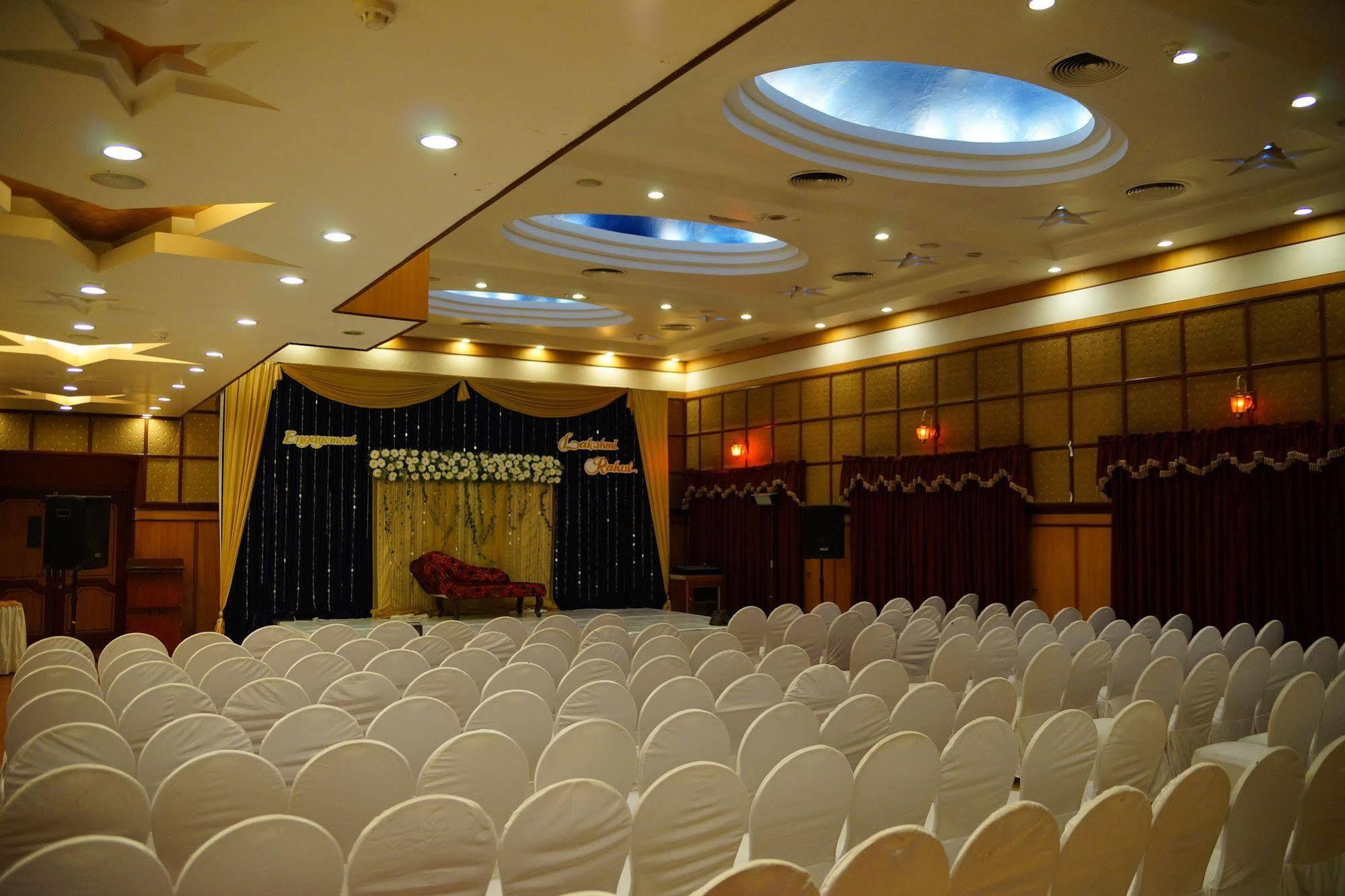 Thrissur Joys Palace Hotel מראה חיצוני תמונה