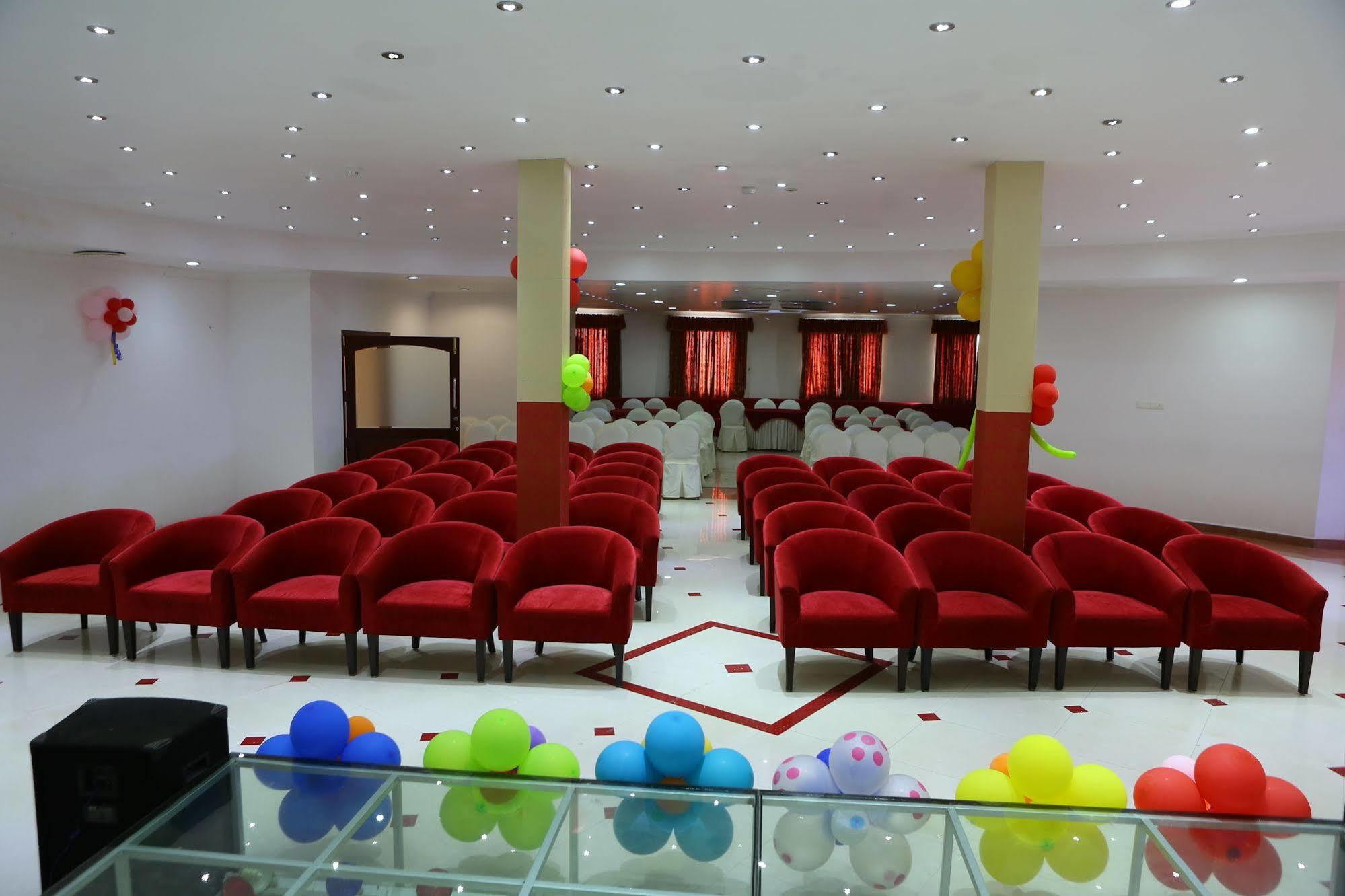 Thrissur Joys Palace Hotel מראה חיצוני תמונה