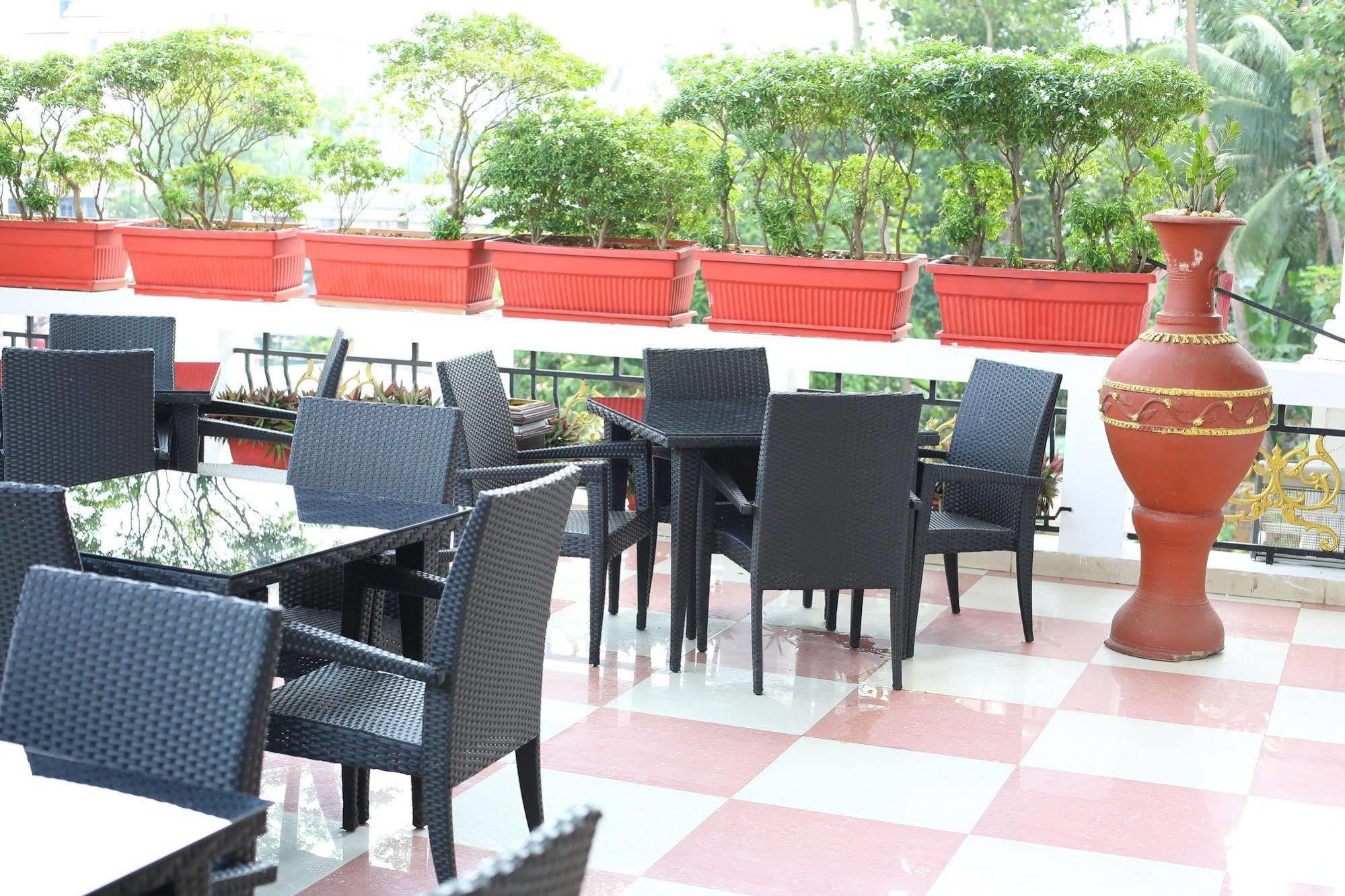 Thrissur Joys Palace Hotel מראה חיצוני תמונה