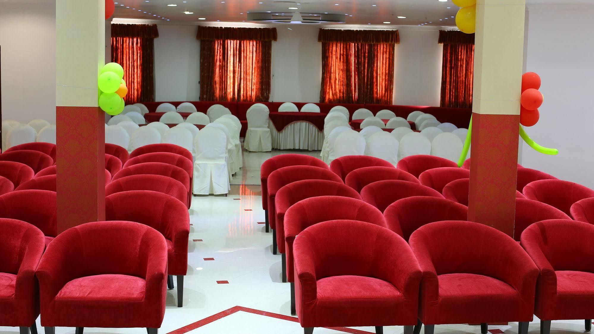 Thrissur Joys Palace Hotel מראה חיצוני תמונה