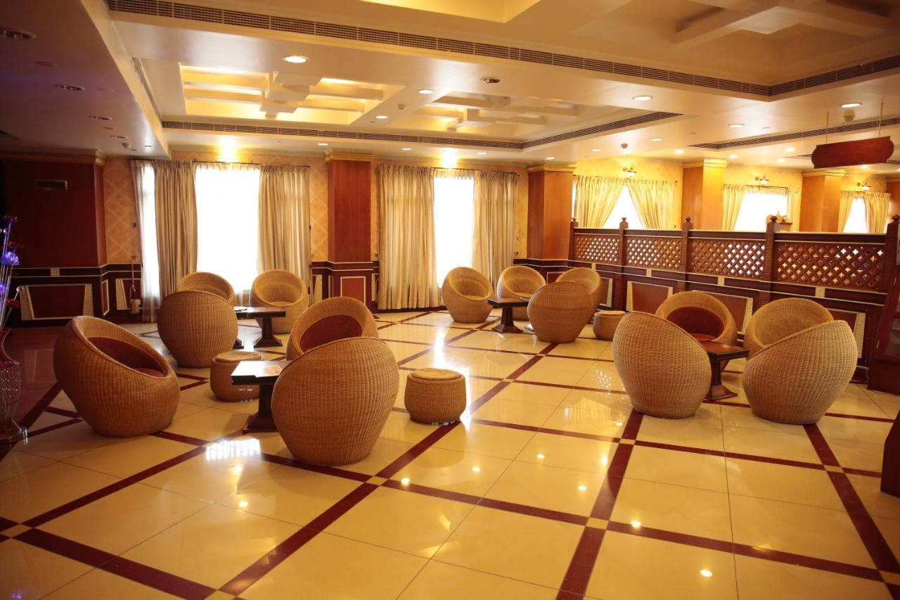 Thrissur Joys Palace Hotel מראה חיצוני תמונה