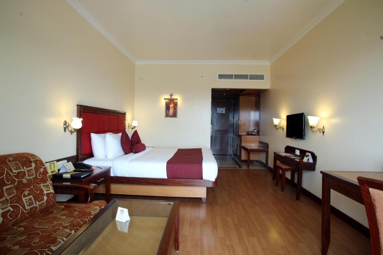 Thrissur Joys Palace Hotel מראה חיצוני תמונה
