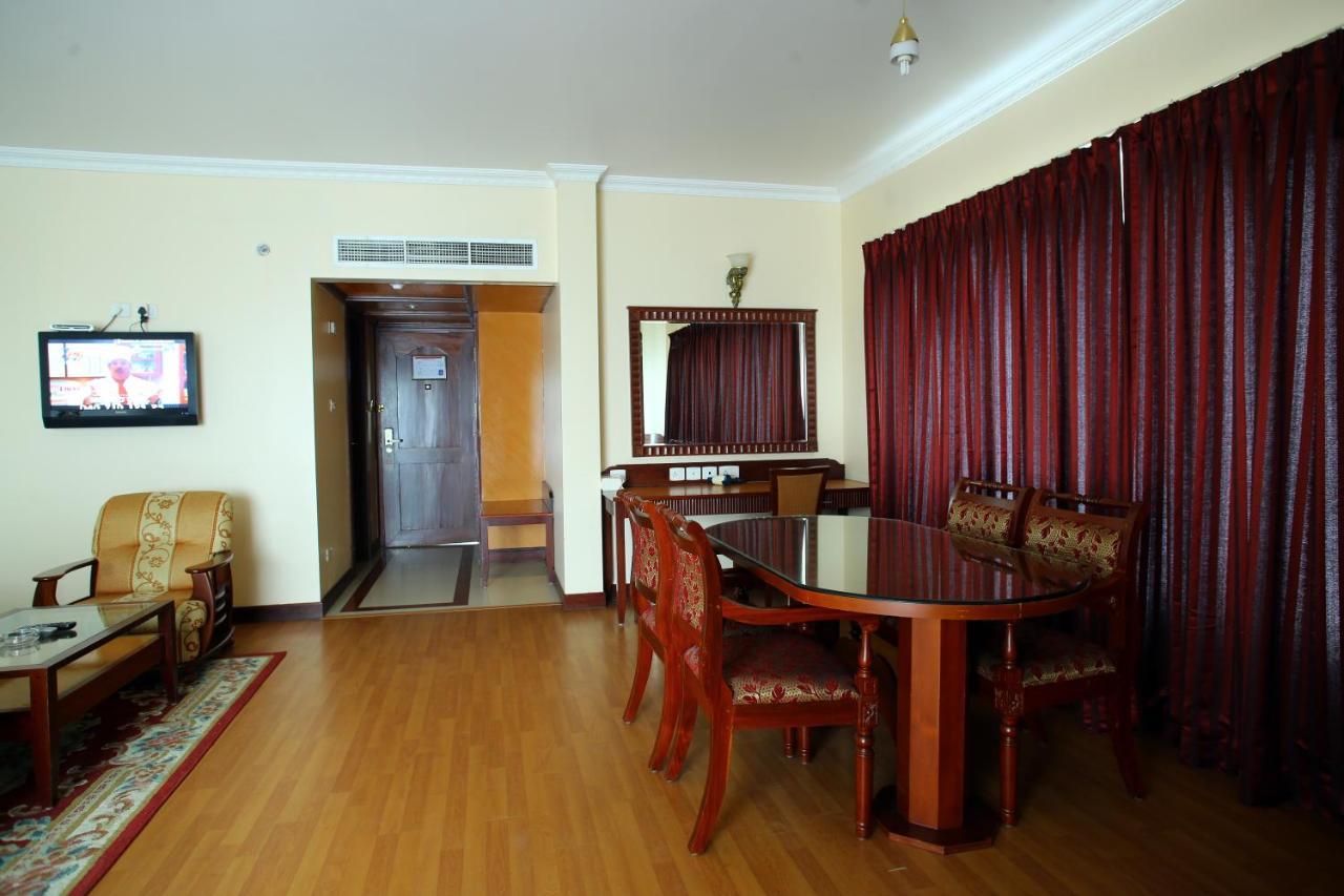 Thrissur Joys Palace Hotel מראה חיצוני תמונה
